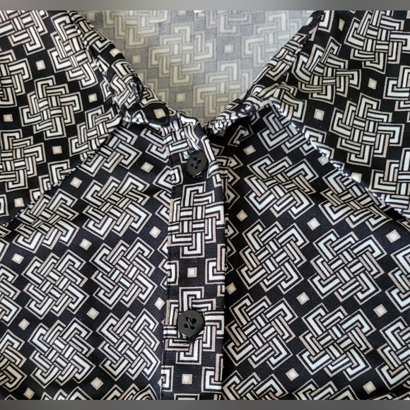 Laundry By Shelli Segal Black & White Geometric Design Button Down Shirt - Picture 7 of 7